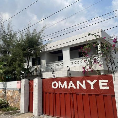 Omanye Lodge Accra Esterno foto