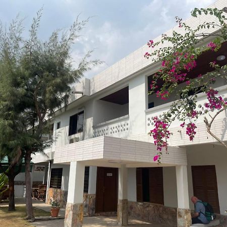 Omanye Lodge Accra Esterno foto