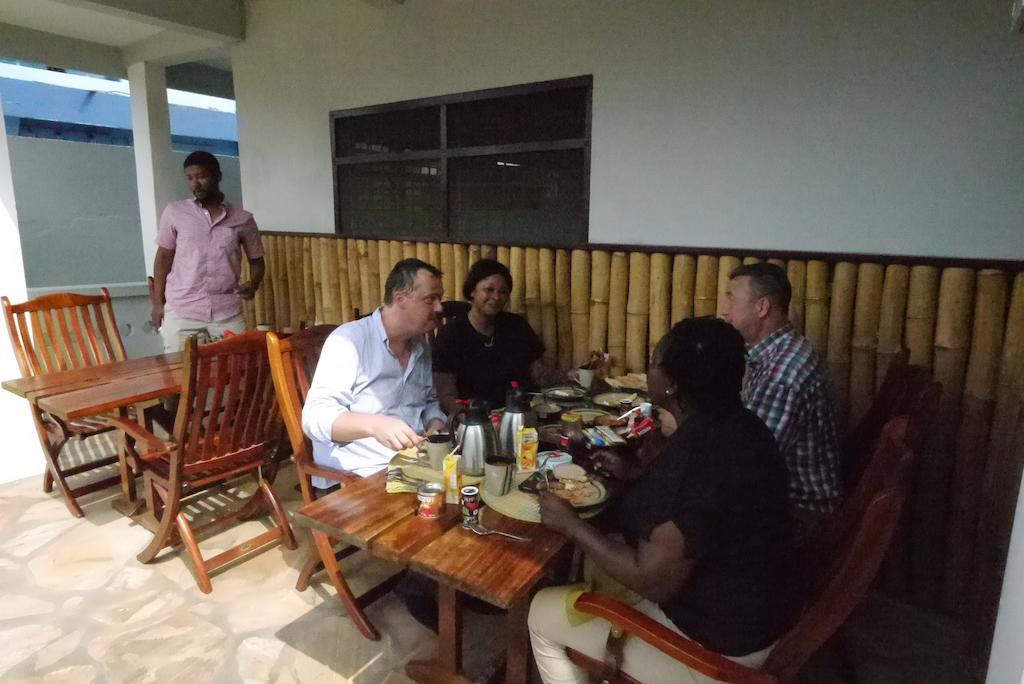 Omanye Lodge Accra Esterno foto
