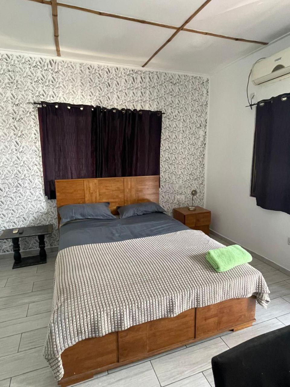 Omanye Lodge Accra Esterno foto