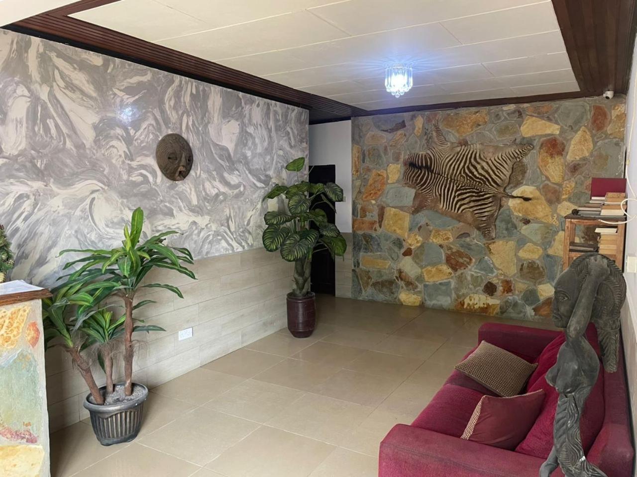 Omanye Lodge Accra Esterno foto